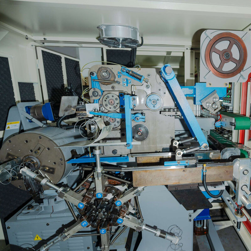 سعة 60-90 ورقة 8 ساعات خط إنتاج المراتب الطاقة الإجمالية حوالي 35 كيلوواط معدات تصنيع المراتب عالية الإنتاج